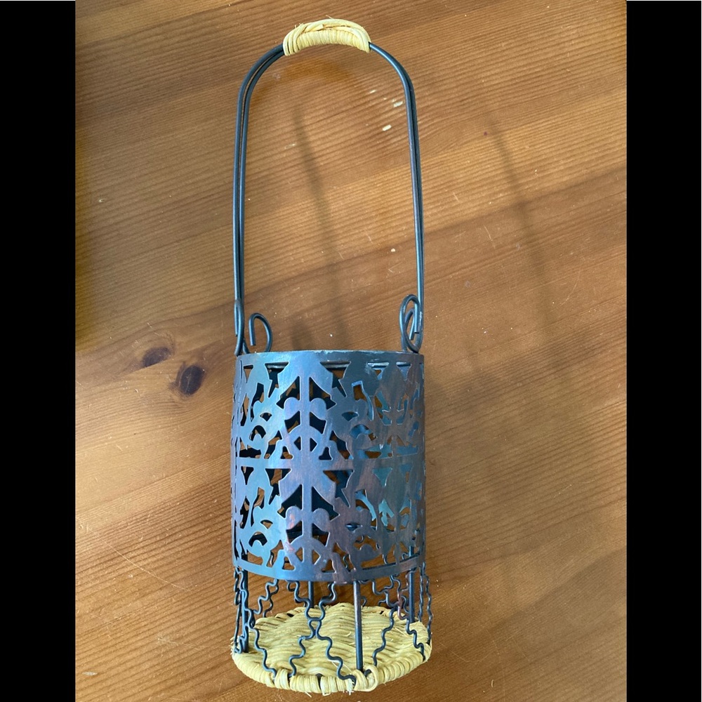 Wine bottle basket